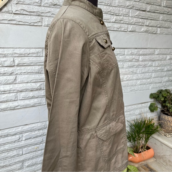 SOLD ❌ Khakhi Green Shirt - Picture 4 of 7